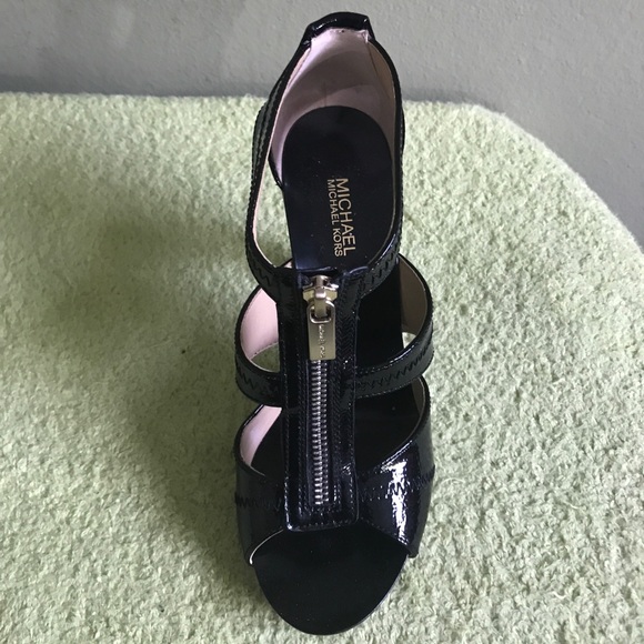 New Michael Kors Black Patent Leather Open Toe Zipper Heels Size 6 - Picture 11 of 14